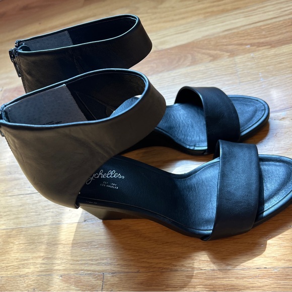 Seychelles black zipper wedge. 8.5 women’s. Worn once but no box. - Picture 8 of 10